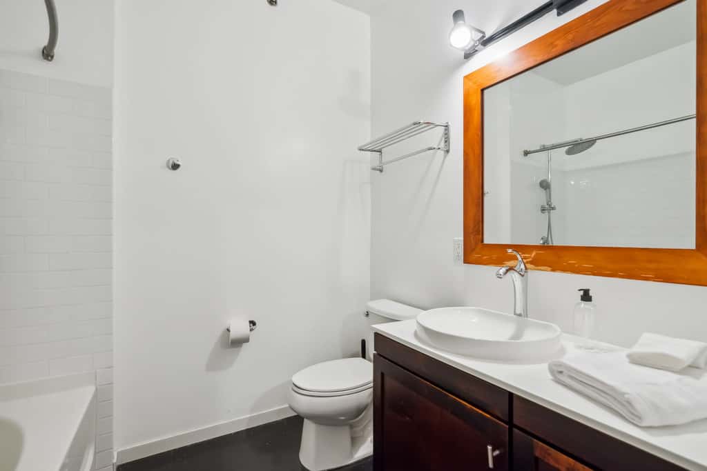 CozySuites 2BR Mill District with pool, gym