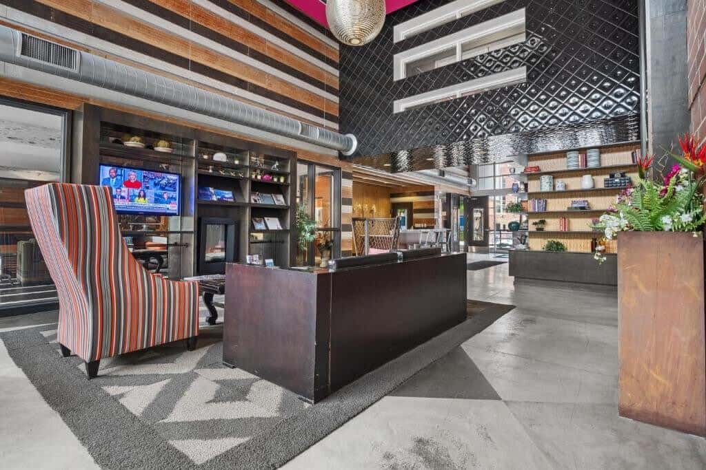CozySuites 2BR Mill District with pool, gym