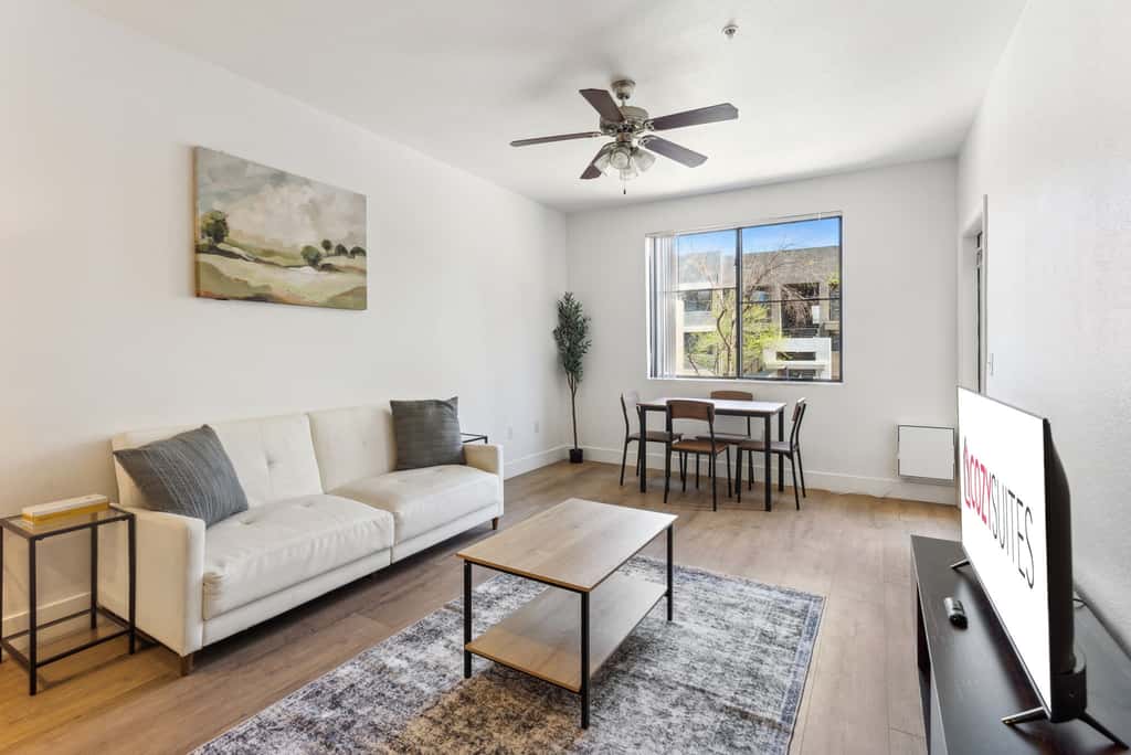 CozySuites Glendale  - Westgate w pool! 1BR 1BA