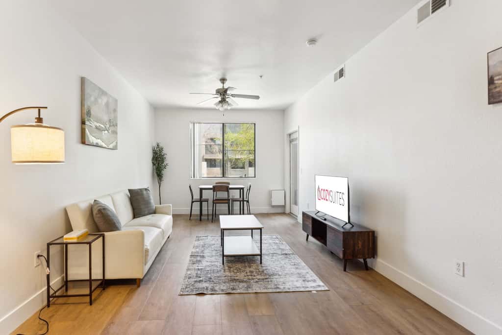 CozySuites Glendale  - Westgate w pool! 1BR 1BA