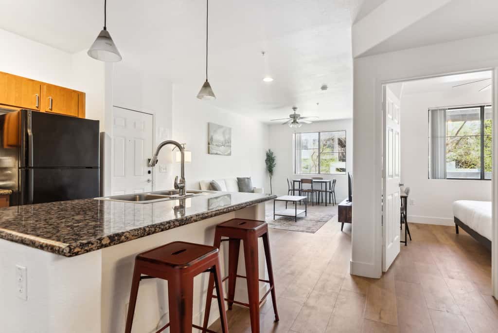 CozySuites Glendale  - Westgate w pool! 1BR 1BA