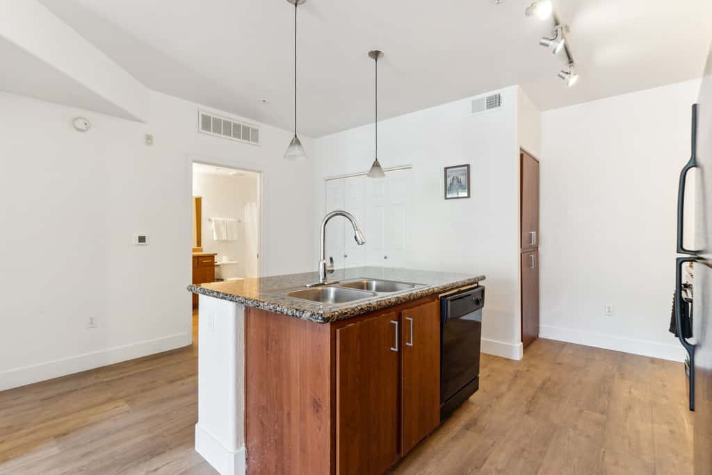 CozySuites Glendale  - Westgate w pool! 1BR 1BA