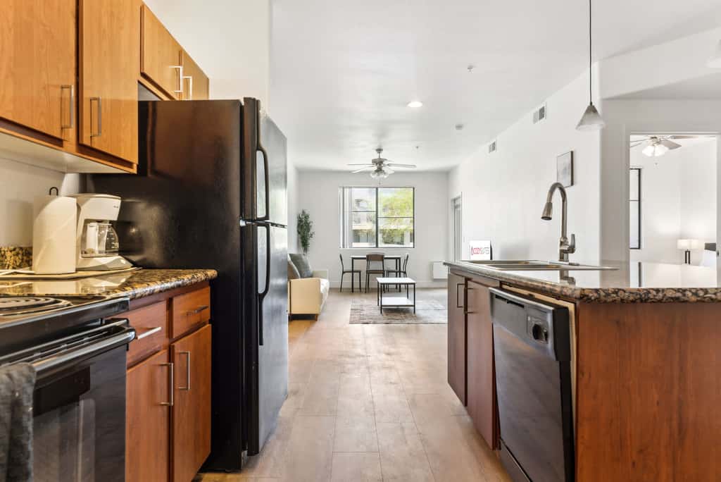 CozySuites Glendale  - Westgate w pool! 1BR 1BA