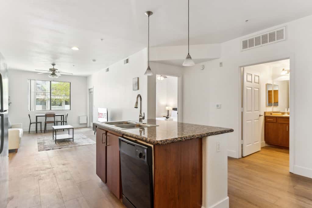 CozySuites Glendale  - Westgate w pool! 1BR 1BA