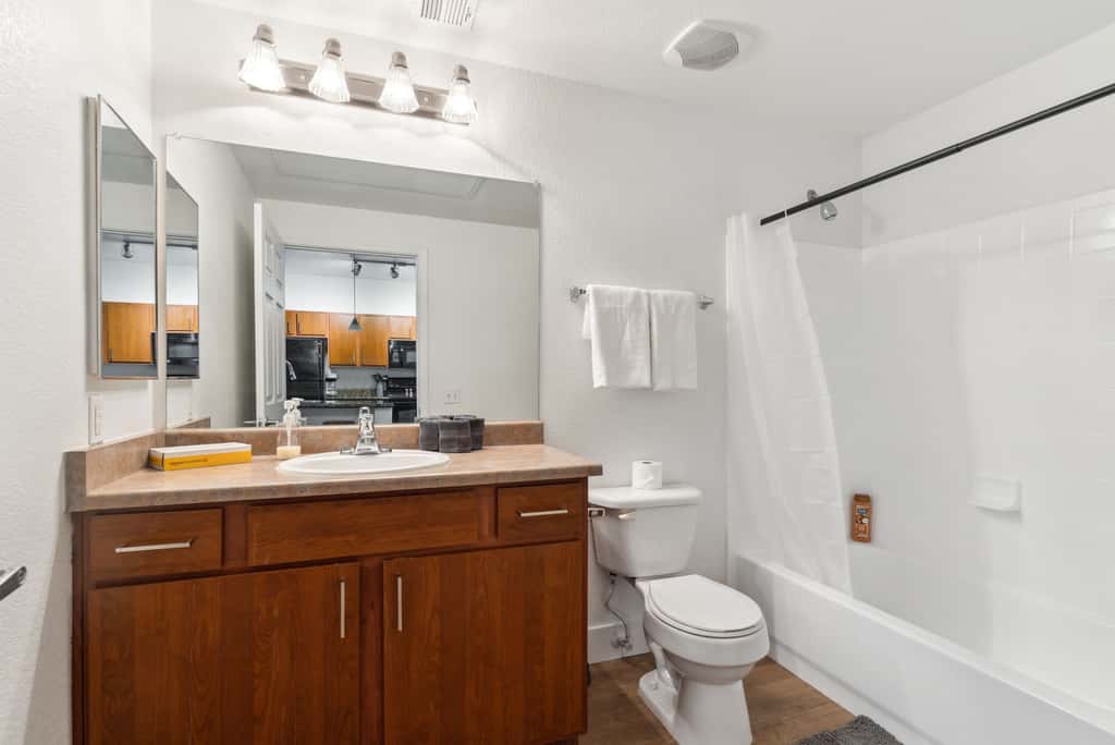 CozySuites Glendale  - Westgate w pool! 1BR 1BA