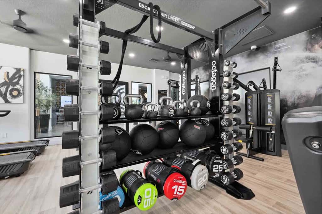CozySuites Glendale  - Westgate 2Br2Ba
