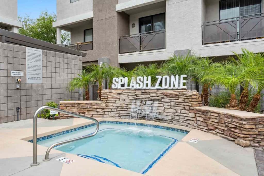CozySuites Glendale  - Westgate 2Br2Ba