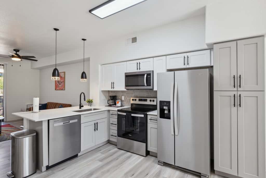 CozySuites Glendale  - Westgate 2Br2Ba