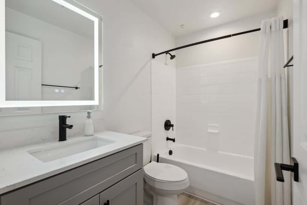CozySuites Glendale  - Westgate 2Br2Ba