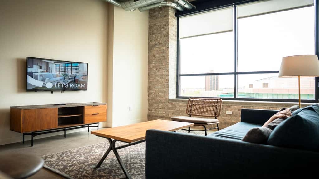 Roami at Century Plaza | Convention Ctr |1BR Loft