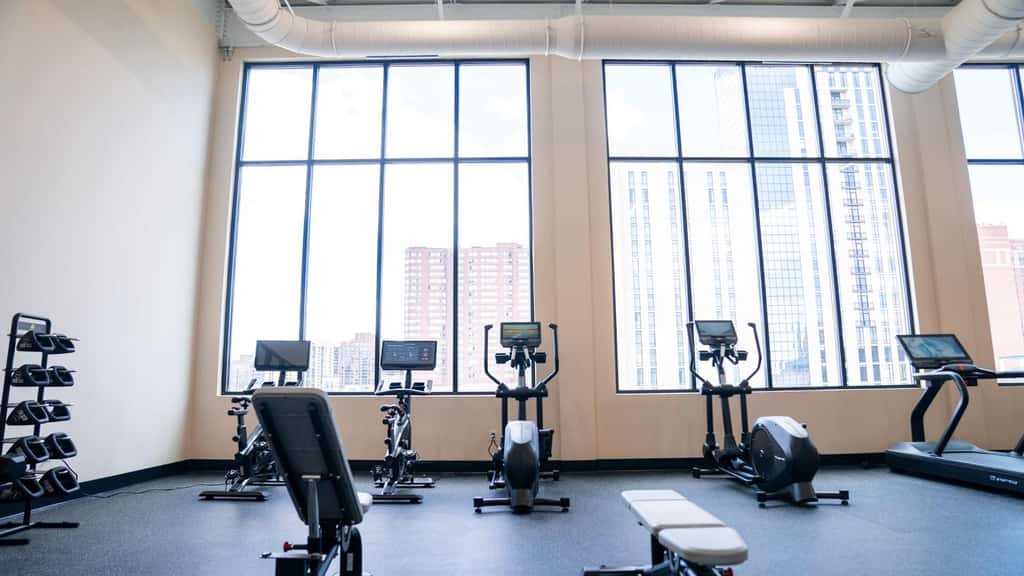Roami at Century Plaza | Convention Ctr |1BR Loft