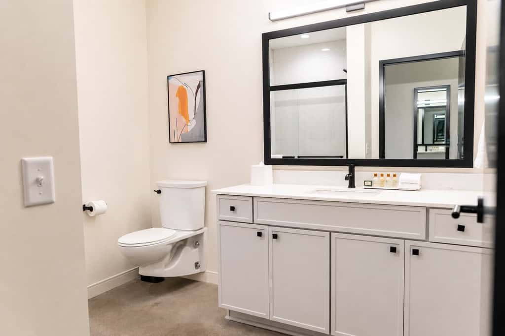 Roami at Century Plaza | Convention Ctr |1BR Loft