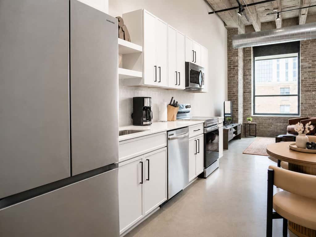 Roami at Century Plaza | 2BR 2BA Loft | sleeps 6