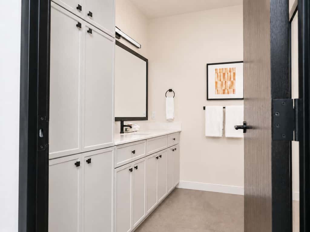 Roami at Century Plaza | 2BR 2BA Loft | sleeps 6