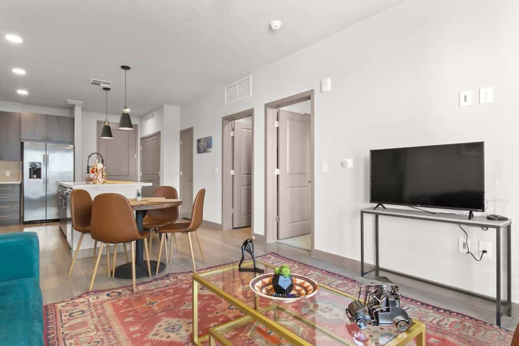 Cozysuites PHX RORO Gym, Pool, Pets! 2BR 2BA
