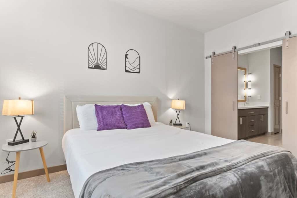Cozysuites PHX RORO Gym, Pool, Pets! 2BR 2BA
