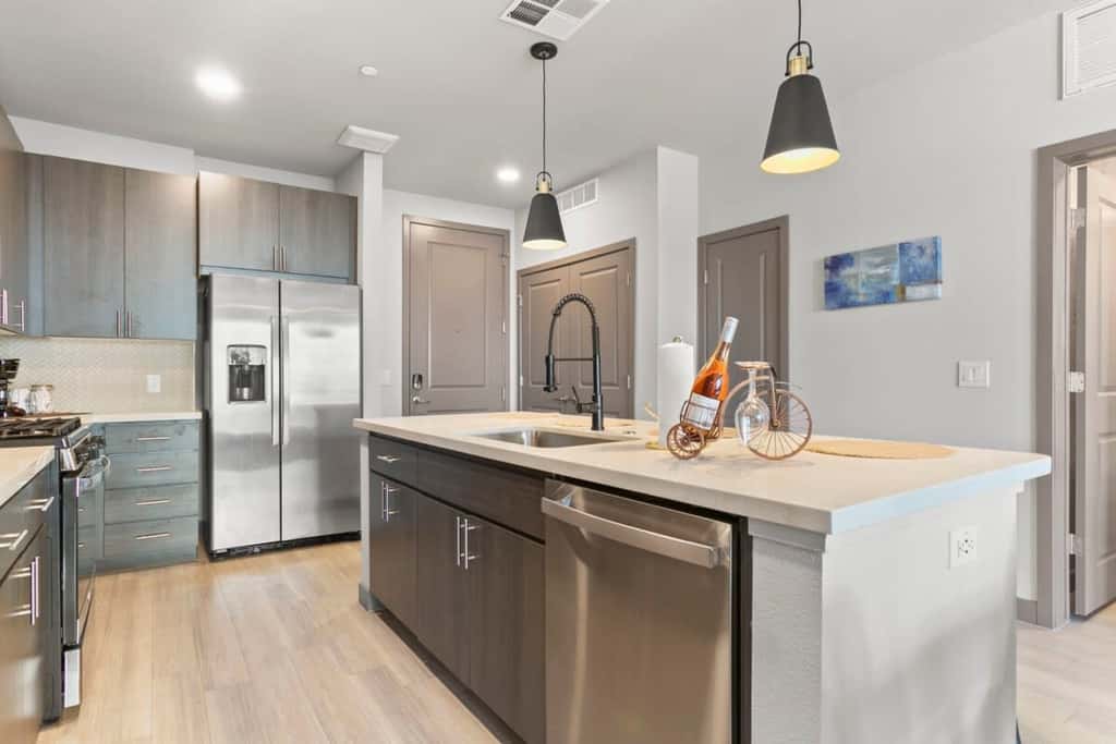 Cozysuites PHX RORO Gym, Pool, Pets! 2BR 2BA