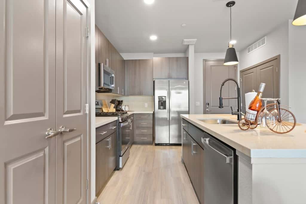 Cozysuites PHX RORO Gym, Pool, Pets! 2BR 2BA