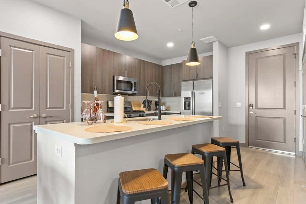 Cozysuites PHX RORO Gym, Pool, Pets! 2BR 2BA