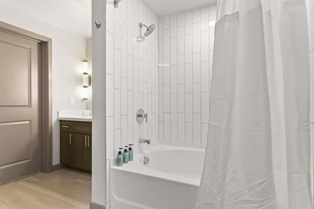 Cozysuites PHX RORO Gym, Pool, Pets! 2BR 2BA