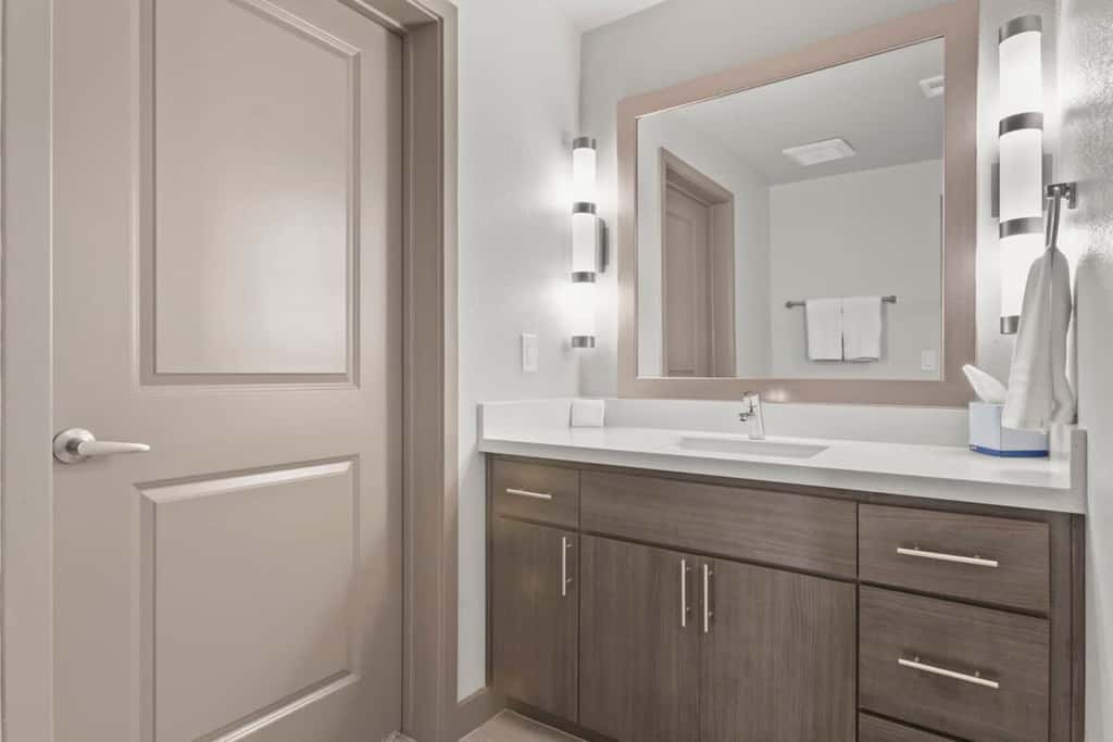 Cozysuites PHX RORO Gym, Pool, Pets! 2BR 2BA