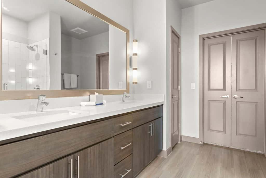 Cozysuites PHX RORO Gym, Pool, Pets! 2BR 2BA