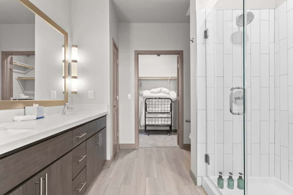 Cozysuites PHX RORO Gym, Pool, Pets! 2BR 2BA