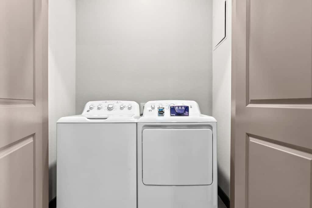 Cozysuites PHX RORO Gym, Pool, Pets! 2BR 2BA