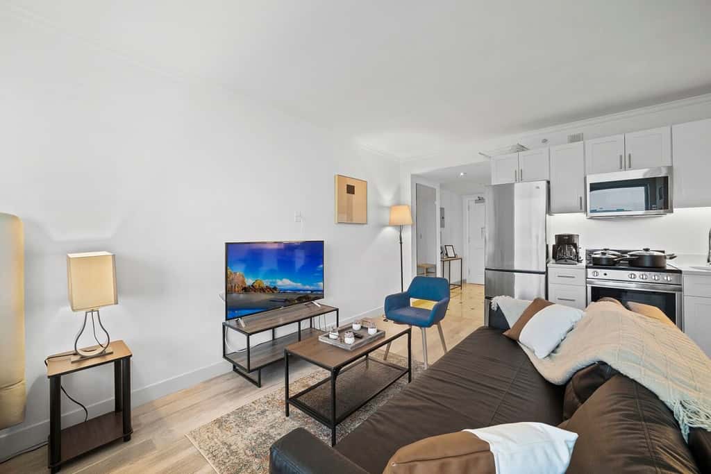Sleep 4 Stylish Boardwalk CozySuites Studio