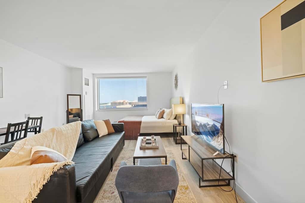 Sleep 4 Stylish Boardwalk CozySuites Studio