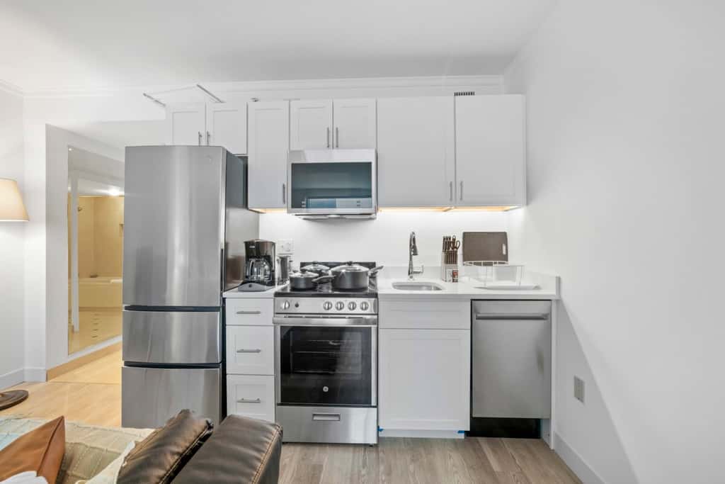 Sleep 4 Stylish Boardwalk CozySuites Studio