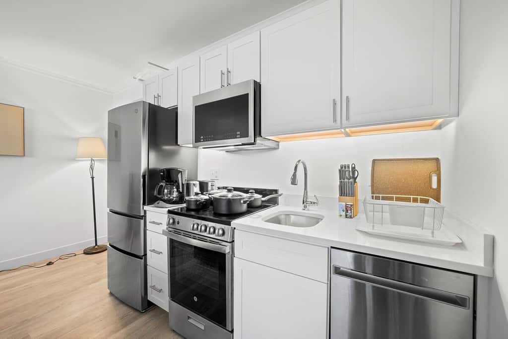 Sleep 4 Stylish Boardwalk CozySuites Studio