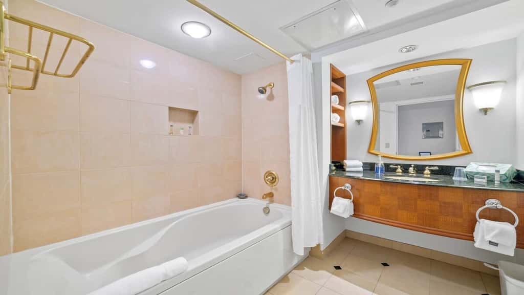 Sleep 4 Stylish Boardwalk CozySuites Studio