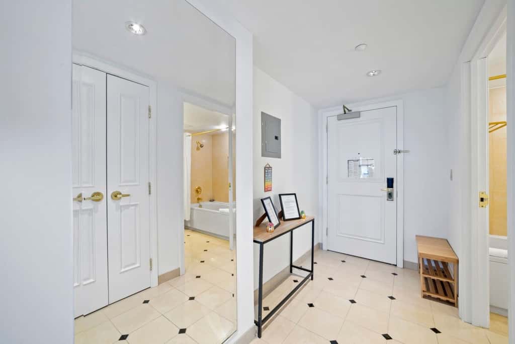 Sleep 4 Stylish Boardwalk CozySuites Studio