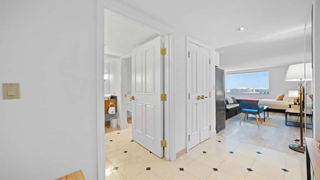 Sleep 4 Stylish Boardwalk CozySuites Studio