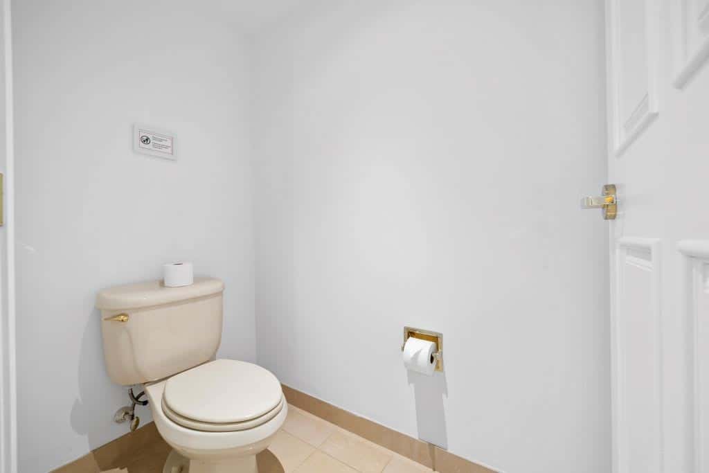 CozySuites TWO Separate Spacious Oceanfront Condos