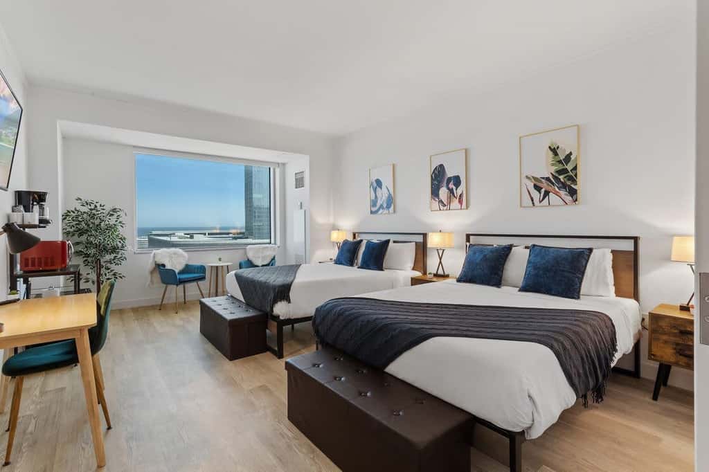 CozySuites Modern Double Queen Room
