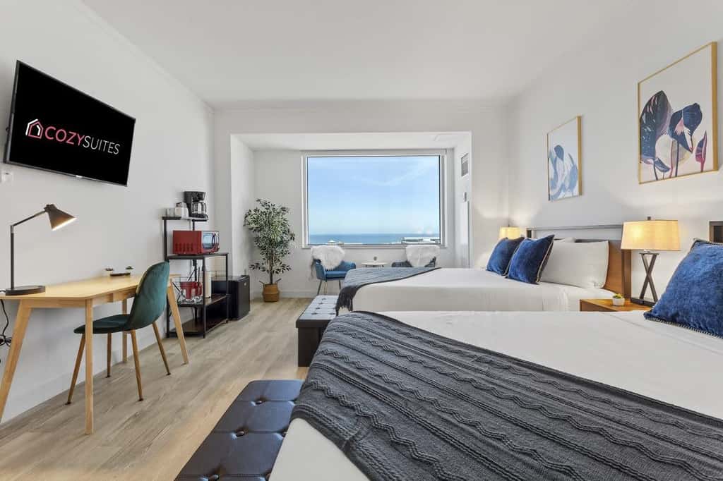 CozySuites Modern Double Queen Room