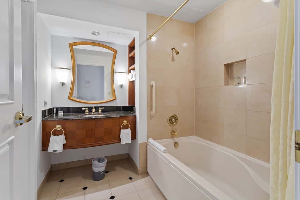 CozySuites Modern Double Queen Room