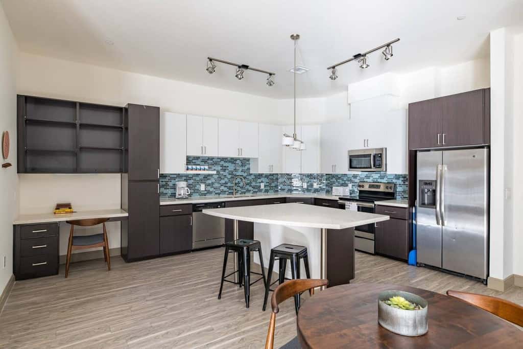 3BR TWO Modern CozySuites at Town Lake waterfront!
