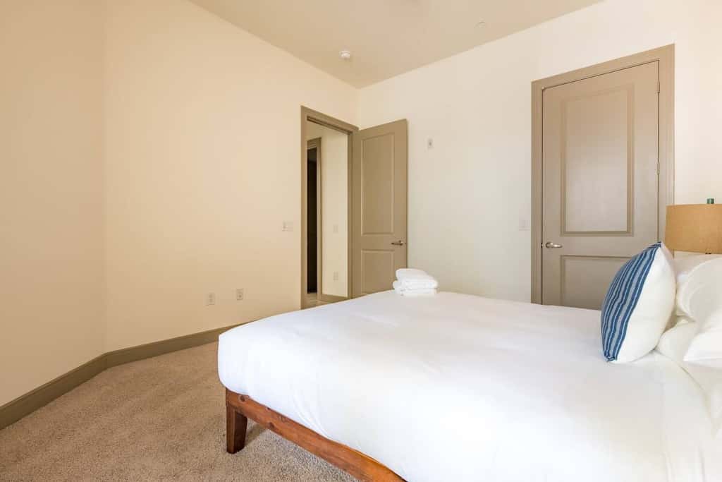 3BR TWO Modern CozySuites at Town Lake waterfront!