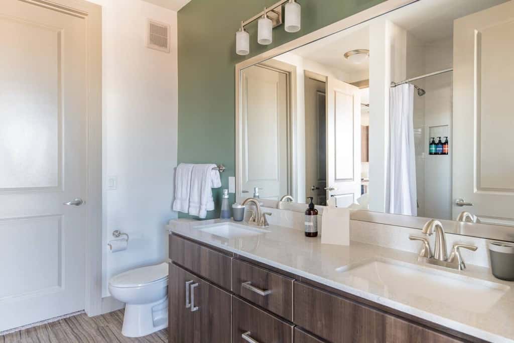 3BR TWO Modern CozySuites at Town Lake waterfront!