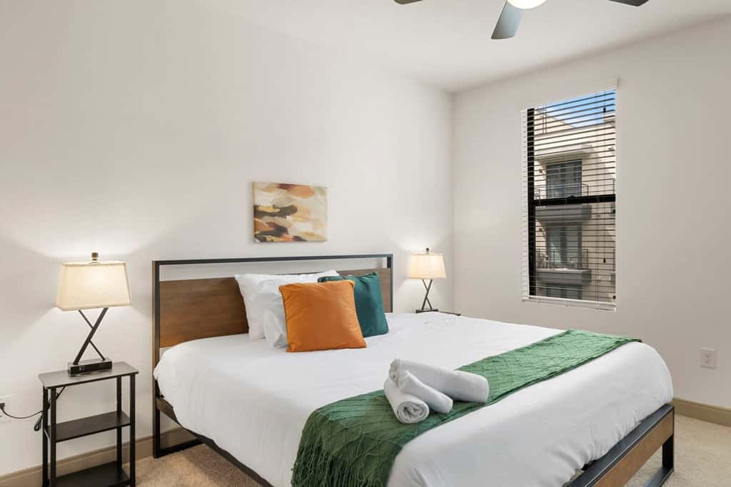 4BR TWO Modern CozySuites