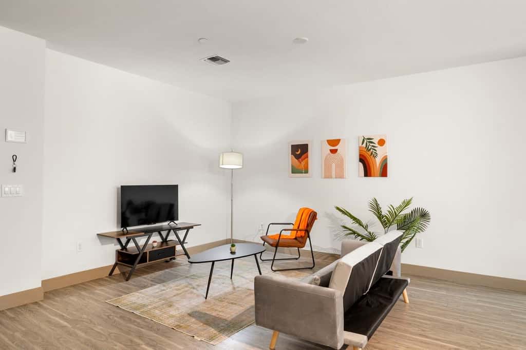 4BR TWO Modern CozySuites