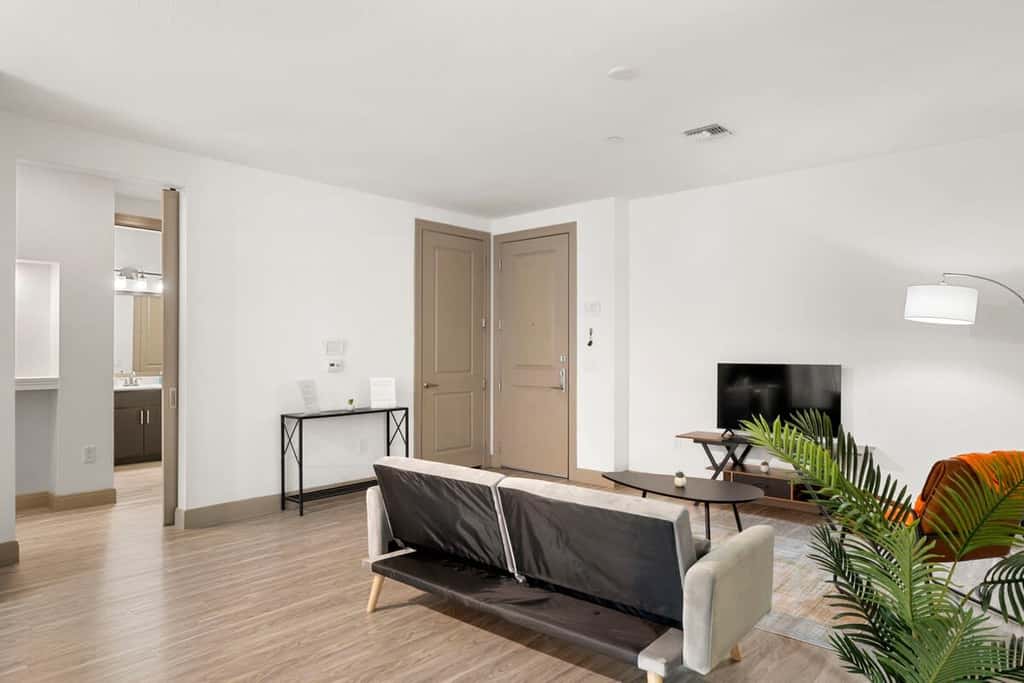 4BR TWO Modern CozySuites