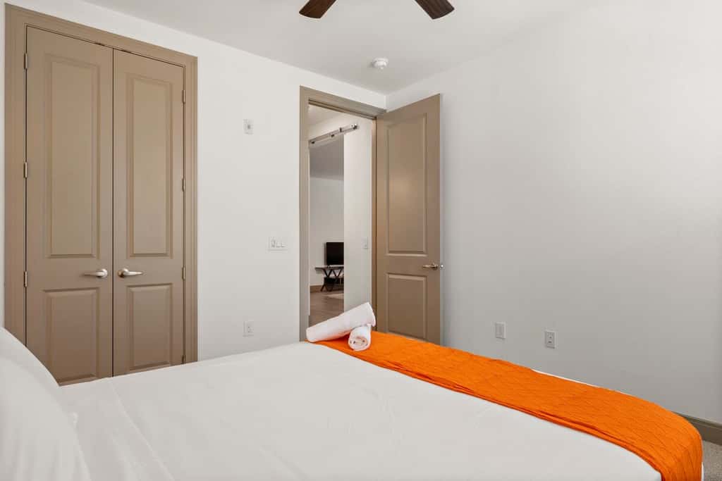4BR TWO Modern CozySuites