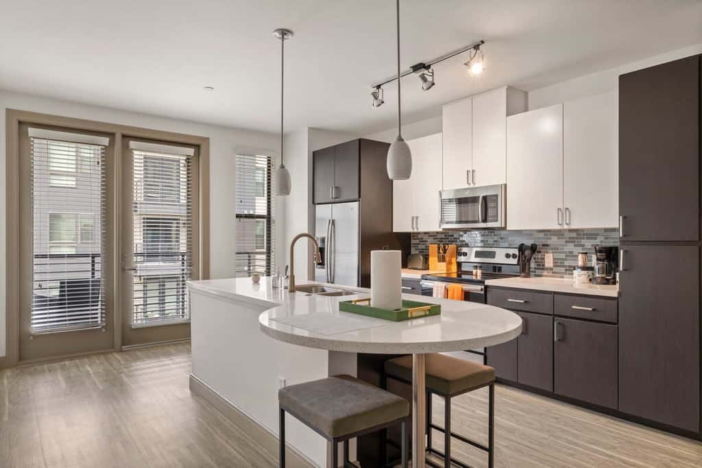 4BR TWO Modern CozySuites