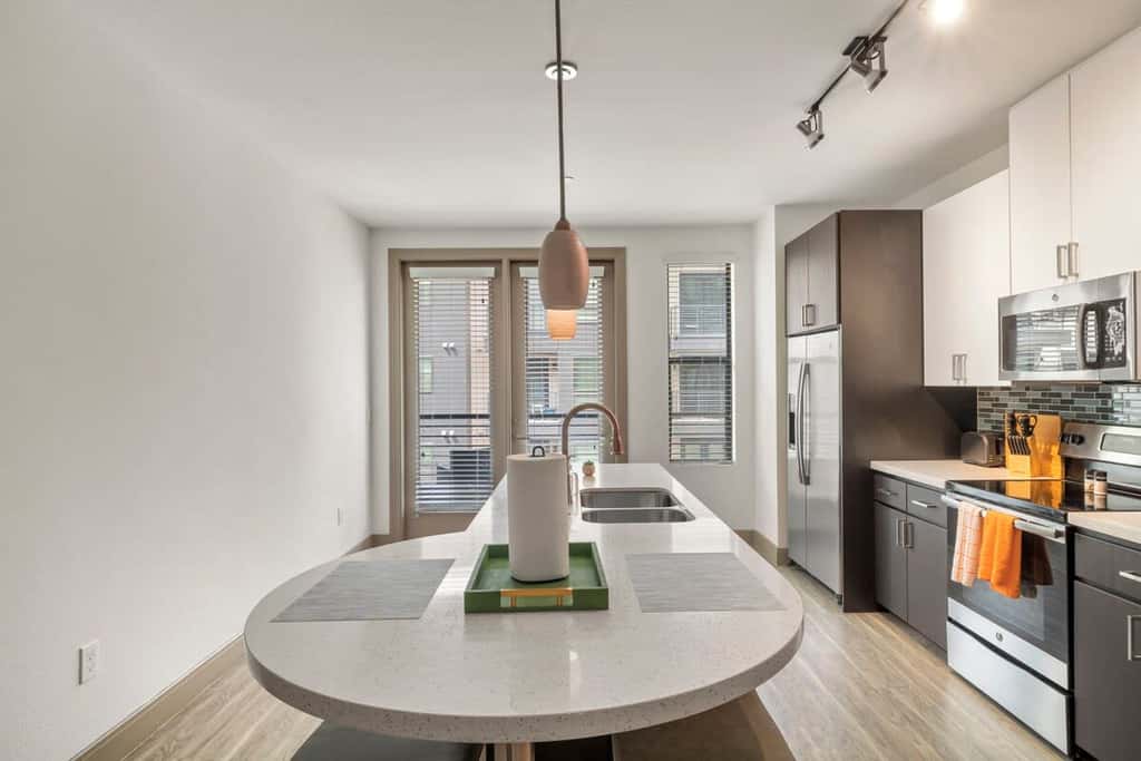 4BR TWO Modern CozySuites