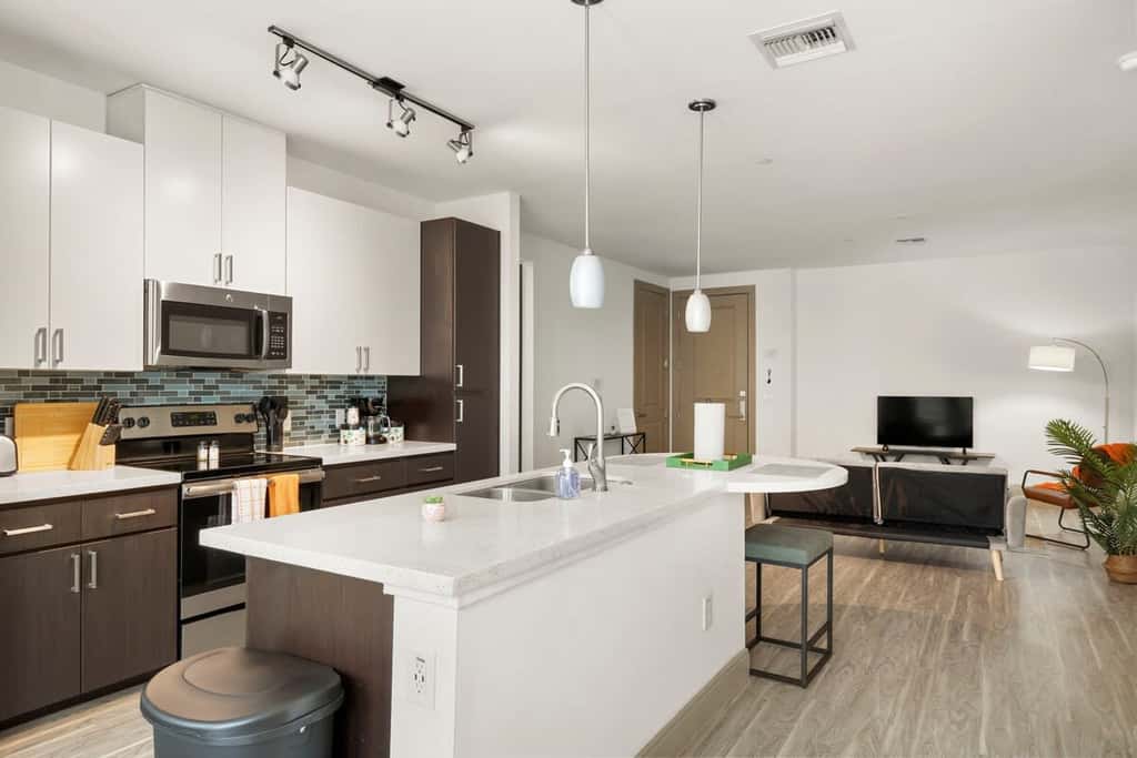 4BR TWO Modern CozySuites