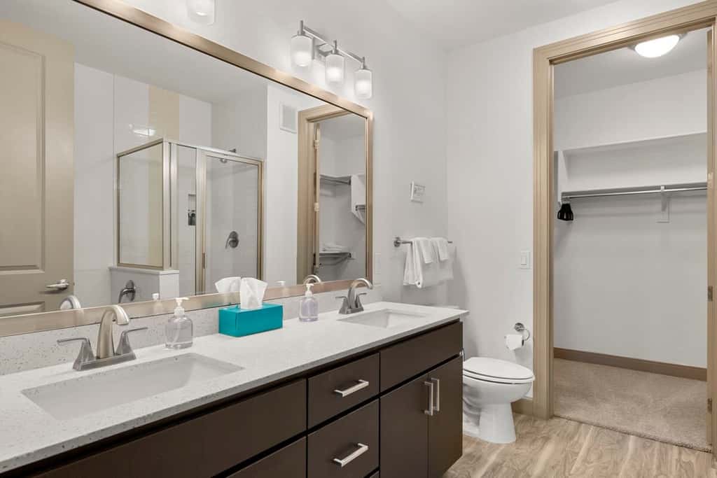 4BR TWO Modern CozySuites